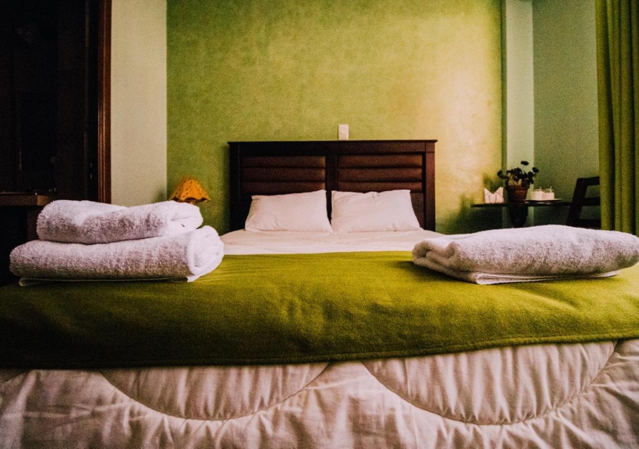 אויוני Las Tholas Hotel מראה חיצוני תמונה